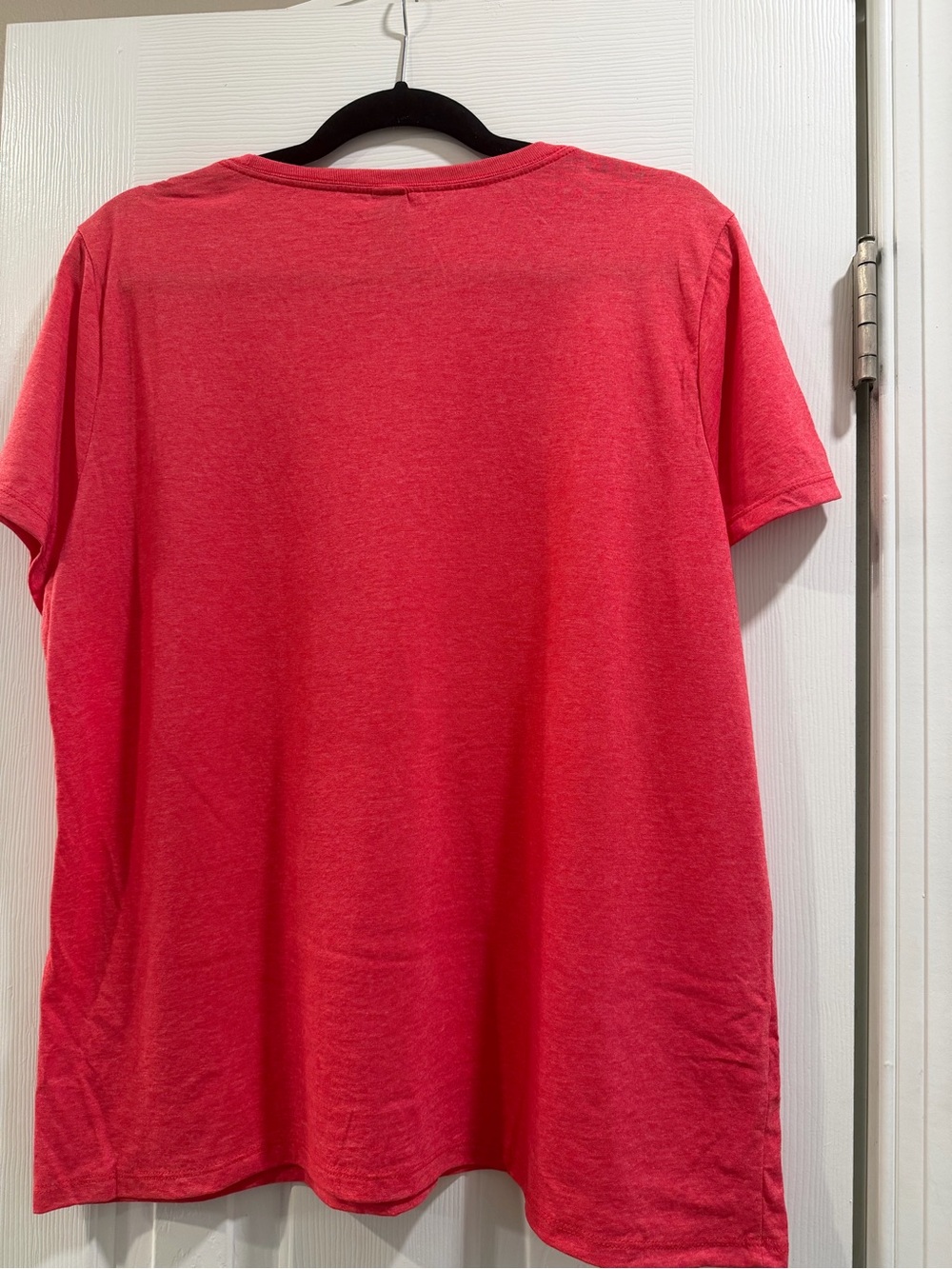 Gilden Women’s Graphic Crewneck T-Shirt - Red - NWT Size XL - Picture 5 of 6